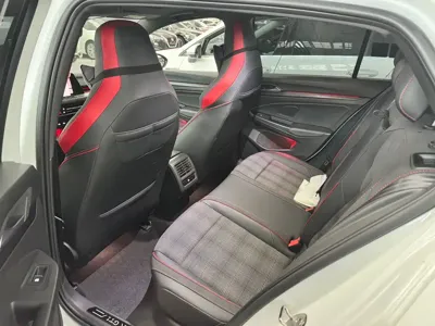 Volkswagen Golf GTI 2023, 23000 км, за 22566.54 USD - фото 8