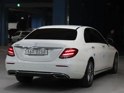 Mercedes-Benz E-Class 2017, 82000 км, за 12899.03 USD