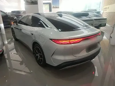BYD 汉L 2025, 10100 км, за 28283.62 USD