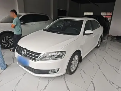 Volkswagen Lavida 2015, 56300 км, за 4243.47 USD