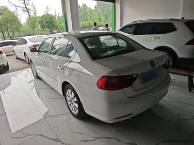 Volkswagen Lavida 2015, 56300 км, за 4243.47 USD