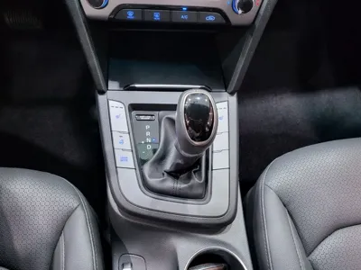 Hyundai Avante 2016, 63000 км, за 6665.38 USD - фото 9