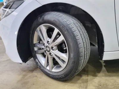 Hyundai Avante 2016, 63000 км, за 6665.38 USD - фото 17