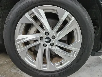 Audi Q7 2022, 98724 км, за 35814.27 USD