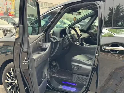 Toyota Alphard 2024, 76000 км, за 117125.45 USD - фото 12