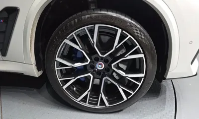 BMW X5M 2022, 42265 км, за 56782.17 USD - фото 21