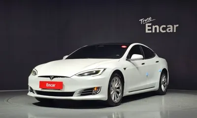 Tesla Model S · 2020 год