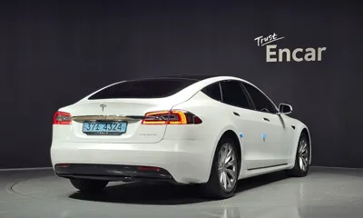 Tesla Model S 2020, 100576 км, за 31921.84 USD