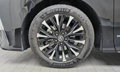 Toyota Alphard 2025, 27445 км, за 69996.08 USD