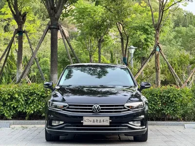Volkswagen Magotan 2022, 58000 км, за 15670.39 USD