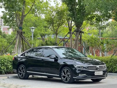 Volkswagen Magotan 2022, 58000 км, за 15670.39 USD