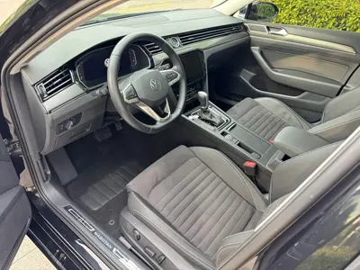 Volkswagen Magotan 2022, 58000 км, за 15670.39 USD
