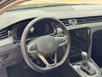 Volkswagen Magotan 2022, 58000 км, за 15670.39 USD
