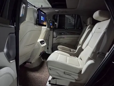 Cadillac Escalade 2023, 59000 км, за 52762.24 USD - фото 9