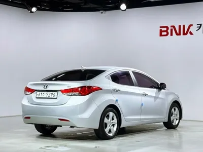 Hyundai Avante 2014, 181123 км, за 1850.87 USD