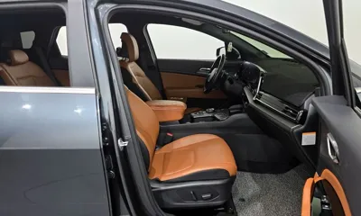 Kia Sportage 2023, 88154 км, за 17543.03 USD - фото 11