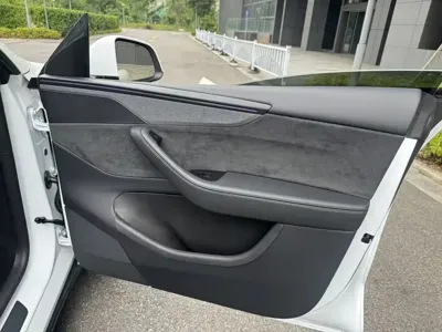 Tesla Model Y 2025, 26000 км, за 30809.72 USD