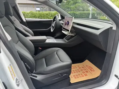 Tesla Model Y 2025, 26000 км, за 30809.72 USD