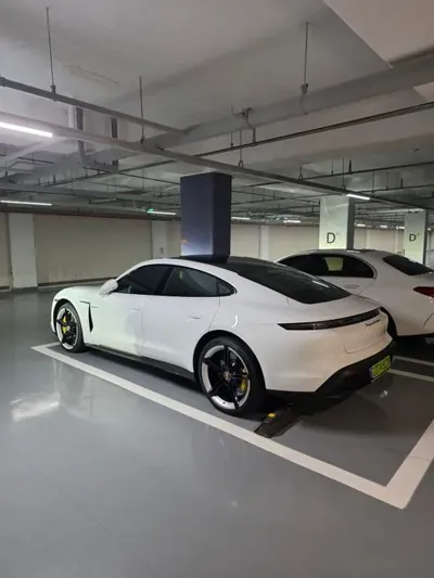 Porsche Taycan 2024, 7000 км, за 107338.11 USD
