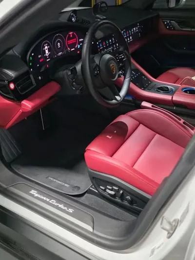 Porsche Taycan 2024, 7000 км, за 107338.11 USD - фото 7