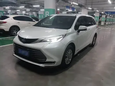 Toyota Sienna · 2022 год