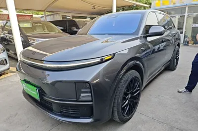 Li Auto L7 · 2023 год