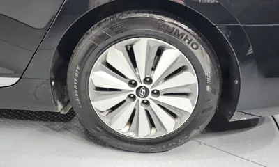 Hyundai Grandeur 2015, 191629 км, за 3774.83 USD