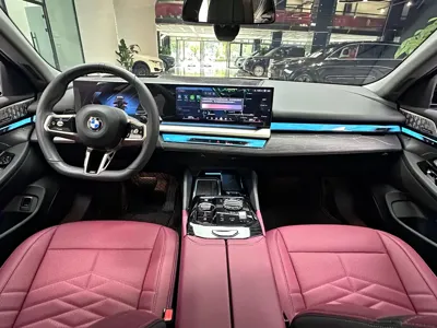 BMW 5 Series 2025, 16000 км, за 42257.24 USD - фото 6