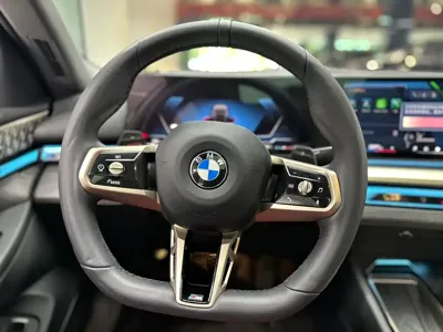 BMW 5 Series 2025, 16000 км, за 42257.24 USD - фото 7