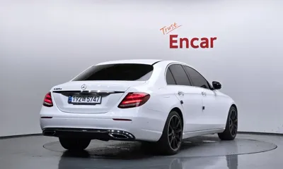 Mercedes-Benz E-Class 2017, 117603 км, за 12286.29 USD