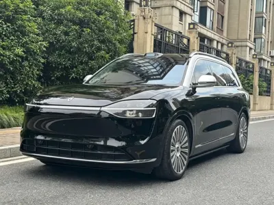 AITO 问界 AITO M9 · 2025 год