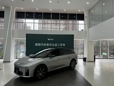 Li Auto 理想i6 · 2025 год
