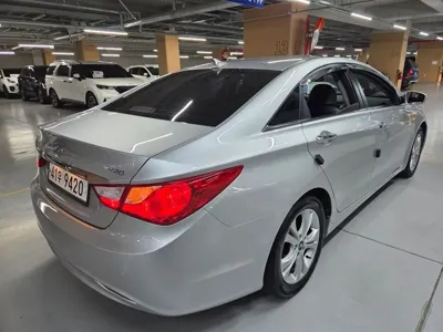 Hyundai Sonata 2011, 80691 км, за 2445.8 USD