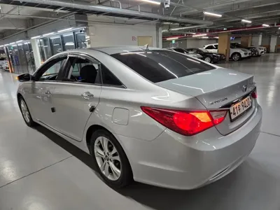 Hyundai Sonata 2011, 80691 км, за 2445.8 USD