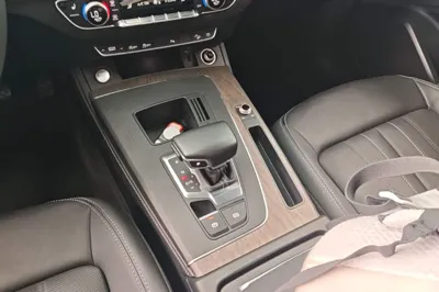 Audi Q5L 2023, 26900 км, за 34217 USD - фото 17