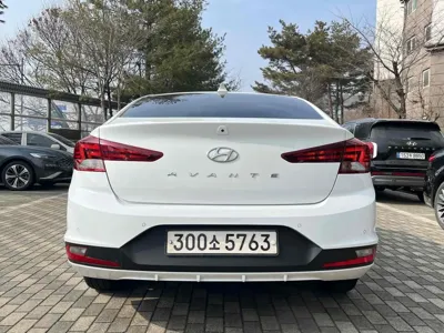 Hyundai Avante 2020, 130000 км, за 6078.62 USD
