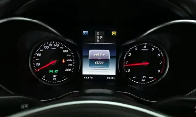 Mercedes-Benz C-Class 2018, 65723 км, за 12958.25 USD - фото 8