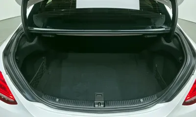 Mercedes-Benz C-Class 2018, 65723 км, за 12958.25 USD - фото 18
