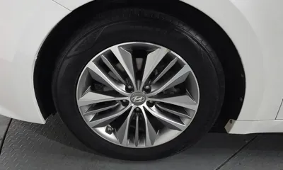 Hyundai Grandeur 2015, 104277 км, за 5496.68 USD