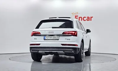 Audi Q5 2021, 38353 км, за 24664.57 USD