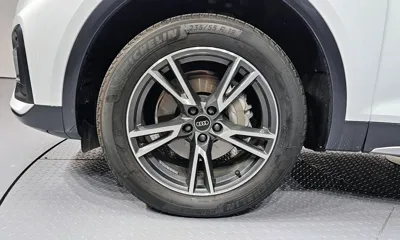 Audi Q5 2021, 38353 км, за 24664.57 USD