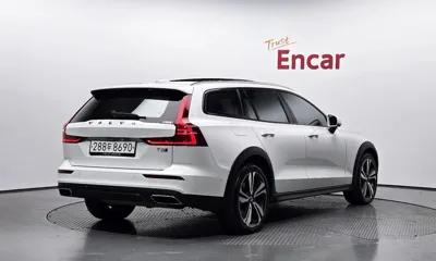 Volvo V60 2020, 101956 км, за 15895.95 USD