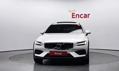 Volvo V60 2020, 101956 км, за 15895.95 USD
