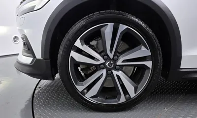 Volvo V60 2020, 101956 км, за 15895.95 USD