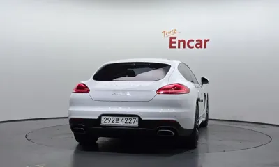 Porsche Panamera 2015, 85303 км, за 18540.22 USD