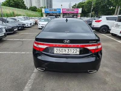 Hyundai Grandeur 2013, 207000 км, за 2801.3 USD