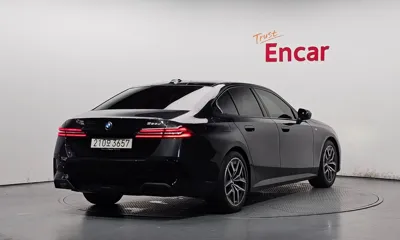 BMW 5-Series 2025, 5954 км, за 48512.06 USD