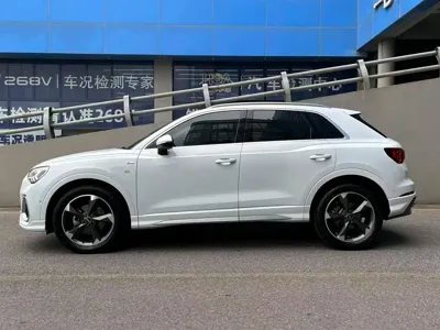 Audi Q3 2023, 13000 км, за 19808.08 USD