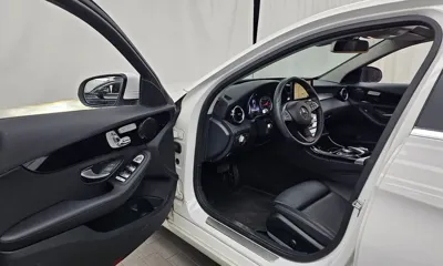 Mercedes-Benz C-Class 2018, 50863 км, за 10936.4 USD - фото 10