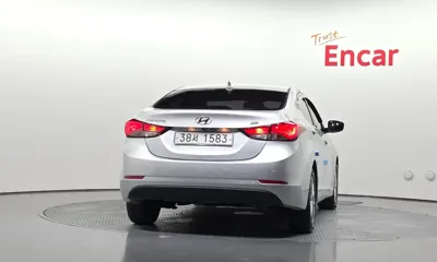 Hyundai Avante 2015, 90404 км, за 3243.84 USD